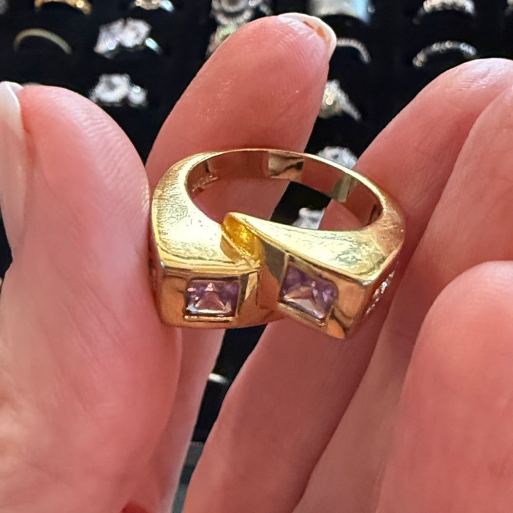 SIZE 8 RING - Picture 6 of 9